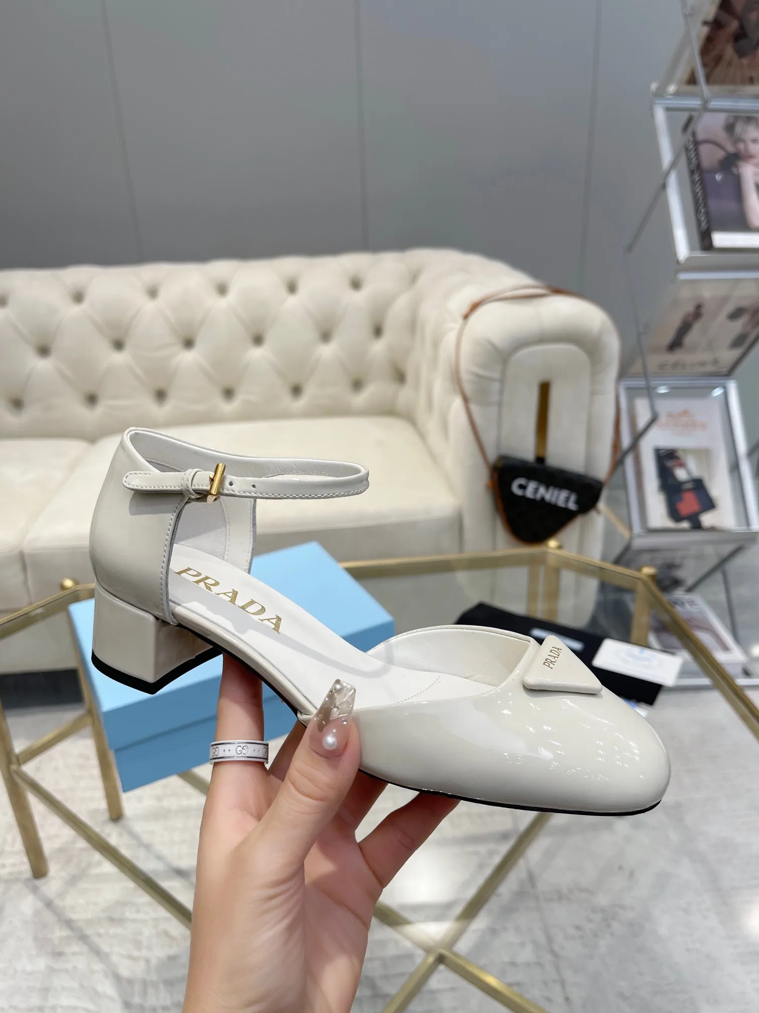 👟👟Ex-factory price 560👟👟 (imitation leather bottom-20) PRADA 👉Ready stock👈Remove the original plate and make a 1:1 replica‼ ️The highest version 👌2024Prada early spring catwalk celebrity hot style 😘The latest spring style thick heel series (genuine leather sole) (simulated leather sole) goddess must-have super beautiful on the feet 👉The upper is made of imported cow patent leather, soft and textured, lining + foot pads, imported sheepskin lining, breathable and comfortable, reverse molded brand buckle, heel height 4.5M, size 35M-39M (34 40 4142 Custom-made (no returns or exchanges)